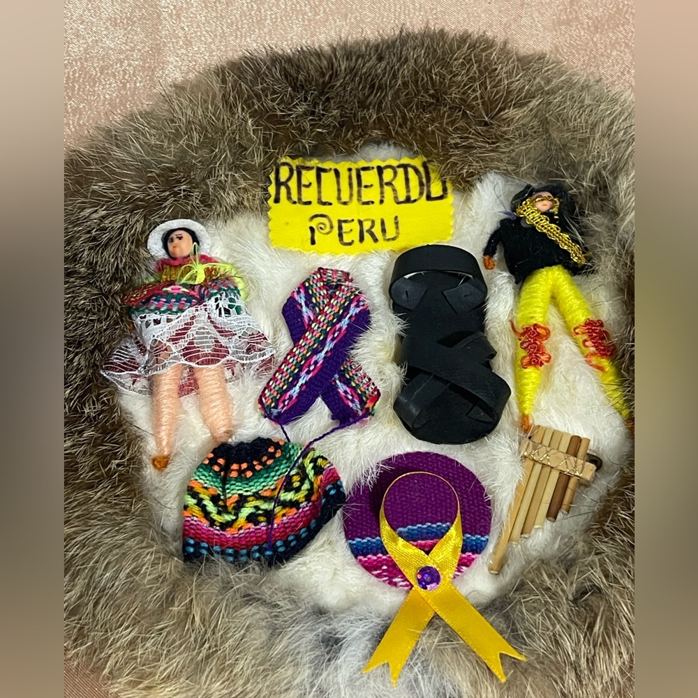 100% Alpaca Wall décor, Peruvian , handmade with representative dolls, and stuff